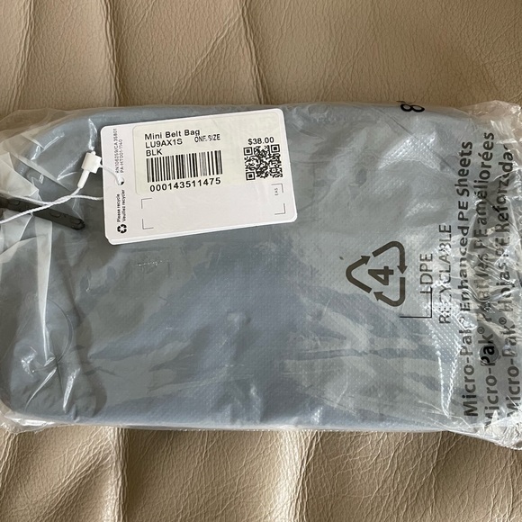 Black_NWT_Mini Everywhere Belt Bag *Last one* - Picture 2 of 6